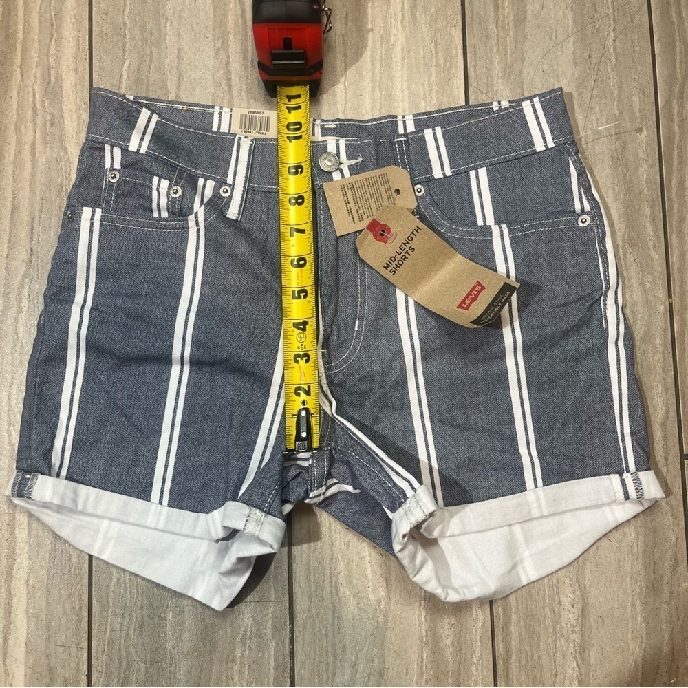 Levis Shorts Womens 29 Mid-length Shorts Mid-Rise Slim Striped NWT - Picture 2 of 5